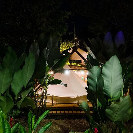 Seren Glamping (Adults Only) อูวีตา ภายนอก รูปภาพ