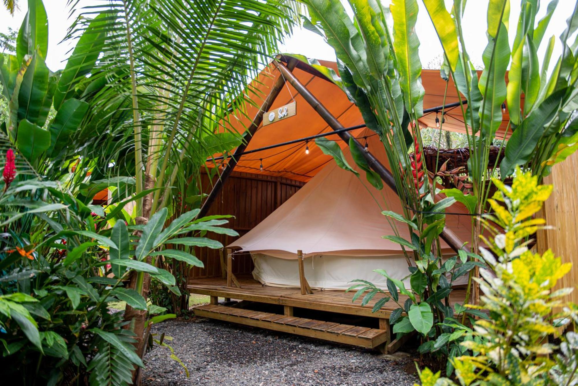 Seren Glamping (Adults Only) อูวีตา ภายนอก รูปภาพ