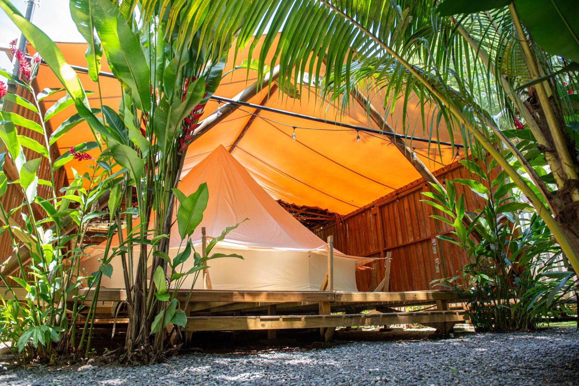 Seren Glamping (Adults Only) อูวีตา ภายนอก รูปภาพ