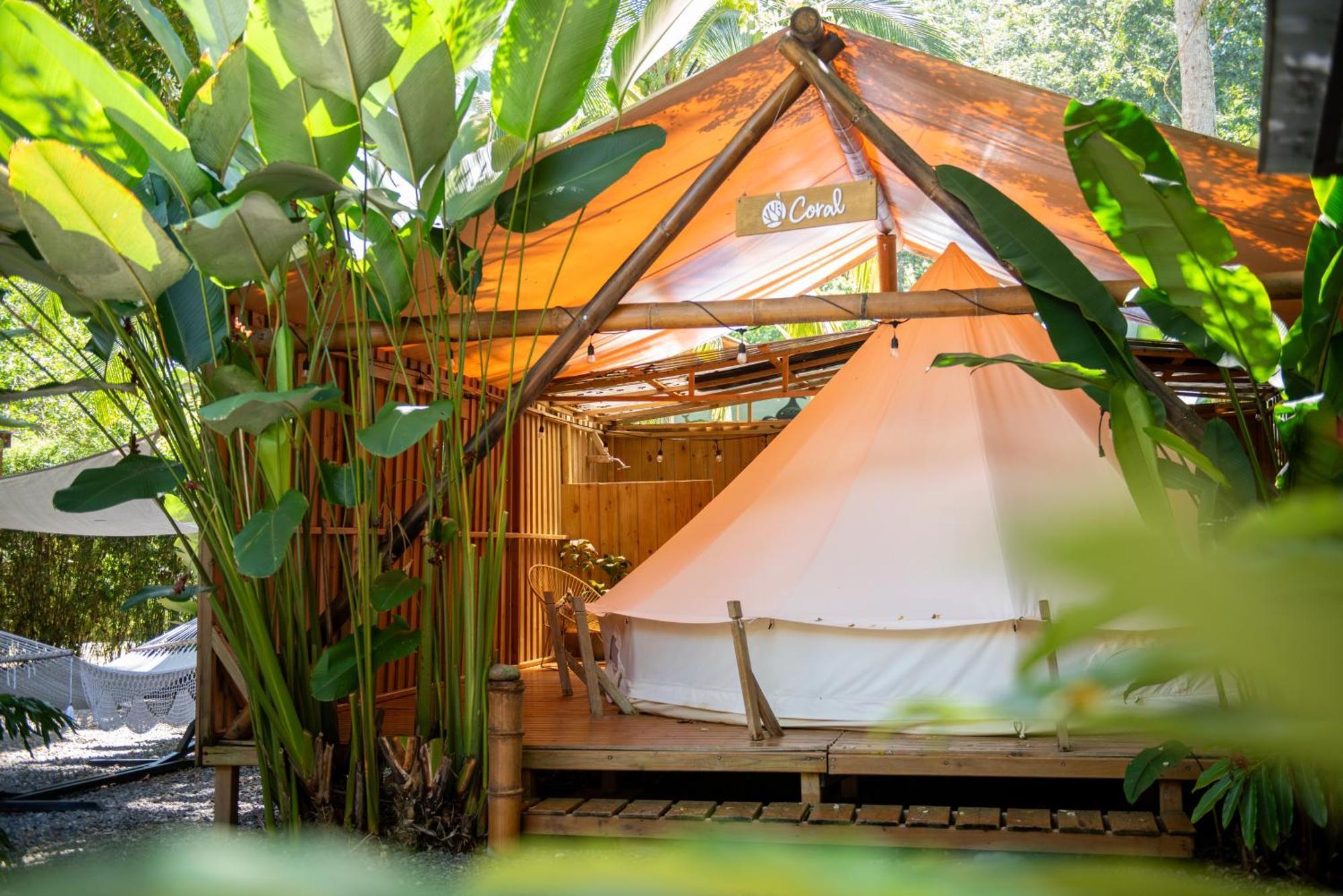 Seren Glamping (Adults Only) อูวีตา ภายนอก รูปภาพ